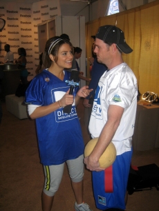 Reggie Bush congratulates some of the ladies on the blue team