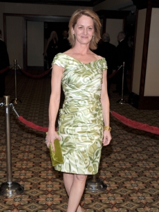 Oscar nominee Melissa Leo arrives to the 2009 DGA Awards