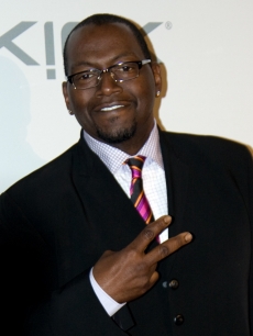 ‘Idol’ judge Randy Jackson flashes a peace sign on the Clive Davis pre-Grammy party red carpet