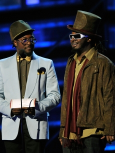 will.i.am and T-Pain each sport the hats while presenting an award