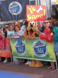 Pluto shows his love for Randy Jackson outside the ‘American Idol’ Experience