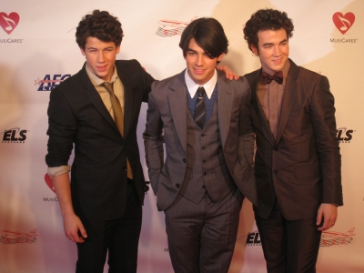 The Jonas Brothers cause a photo frenzy at the MusiCares event honoring Neil Diamond, Los Angeles, Feb. 2009