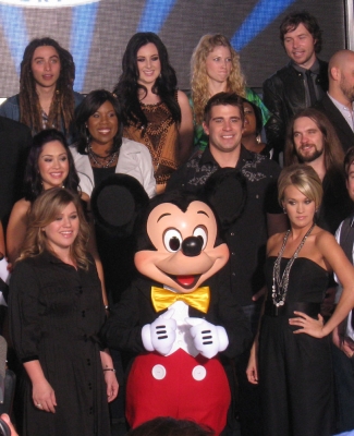 Kelly Clarkson and Carrie Underwood make a Mickey Mouse sandwich outside of the ‘American Idol’ Experience, Orlando