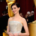 Anne Hathaway keeps it simple at the 2009 Oscars 