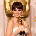 Penelope Cruz poses in the press room with her Best Supporting Actress award for ‘Vicky Cristina Barcelona’ at the 81st Annual Academy Awards held at Kodak Theatre on February 22, 2009 in Los Angeles, California