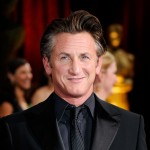 Sean Penn in all black on the 2009 Oscars red carpet