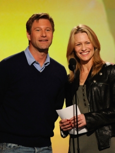 Aaron Eckhart and Robin Wright Penn take the stage at the 24th Annual Film Independent’s Spirit Awards