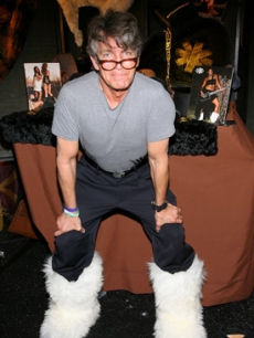 Eric Roberts got things kicking backstage with these warm fuzzy boots from Koolaburra