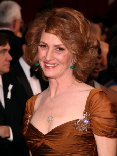 Best Actress nominee Melissa Leo sparkles on the 2009 Oscars red carpet 
