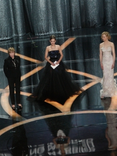 Sophia Loren, Shirley MacLaine, Marion Cotillard, Nicole Kidman and Halle Berry present the Oscar for Best Actress at the 2009 Academy Awards