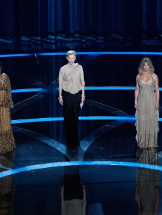 Eva Marie Saint, Whoopi Goldberg, Tilda Swinton, Goldie Hawn and Anjelica Huston present the award for Best Supporting Actress at the 2009 Oscars
