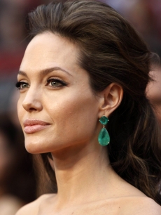 Angelina Jolie arrives to the 2009 Oscars