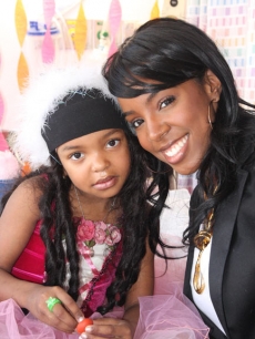 Jasmina Anema, who has Leukemia, gets a birthday visit from Kelly Rowland