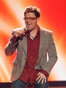 Danny Gokey performs live at ‘American Idol’ March 10, 2009 in Los Angeles, California