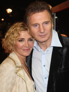 Liam Neeson and Natasha Richardson arrive at ‘The Other Man’ premiere at the Odeon West End on October 17, 2008 in London, England