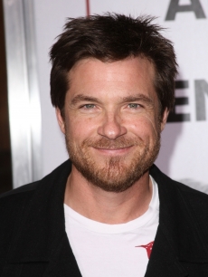 Jason Bateman shows off a new beard at the ‘I Love You, Man’ LA premiere
