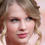 Taylor Swift smiles at the premiere of ‘Hannah Montana The Movie’ in LA