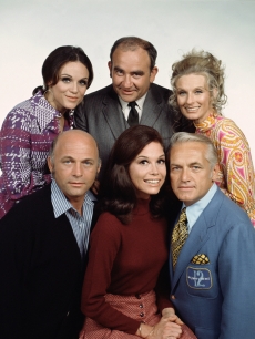 Valerie Harper, Ed Asner, Cloris Leachman, Gavin McLeod, Mary Tyler Moore and Ted Knight from the ‘Mary Tyler Moore Show’