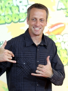 Tony Hawk smiles at the 2009 Nickelodeon Kids’ Choice Awards at UCLA