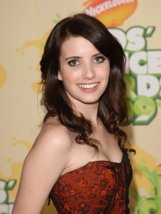 Emma Roberts looks lovely in red at the 2009 Nickelodeon Kids’ Choice Awards at UCLA