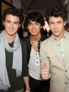Jonas Brothers Arrive at The 2009 Kids’ Choice Awards