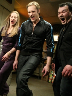 Kristin Bauer, Alexander Skarsgard, Patrick Gallagher in true blood 2