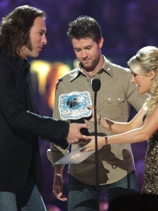 John Corbett and singer Josh Turner present the Female Video of the Year award to winner singer Carrie Underwood onstage at the 2006 CMT Music Awards