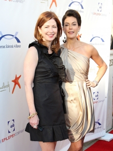 Dana Delaney and Teri Hatcher attend the seventh annual Comedy for a Cure benefit at Boulevard 3 on April 5, 2009 in Hollywood