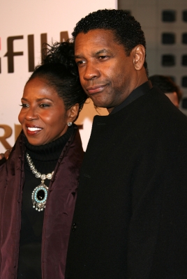Pauletta Washington (L) and her husband actor Denzel Washington arrive at the MGM premiere of ‘The Great Debaters’ held at the Arclight Cinerama Dome on December 11, 2007