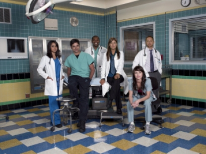Mekhi Phifer as Dr. Gregory Pratt with other ER cast members 