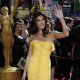 Teri Hatcher shines as she arrives to the 2009 Emmy Awards