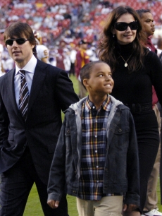 Tom Cruise - Katie Holmes - Connor Cruise MARYLAND ( Redskins ) 9 11 06 AP