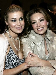 Carmen Electra sits with Thalia for the Luca Luca event