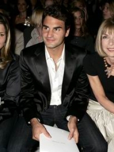 Anna Wintour sits with US Open champ Roger Federer and his girlfriend
