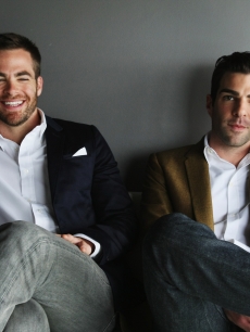 Chris Pine and Zachary Quinto take a moment to pose for a photog before the ‘Star Trek’ world premiere