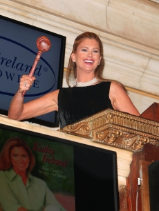 Kathy Ireland rings the closing bell at New York Stock Exchange on April 9, 2009 in New York City