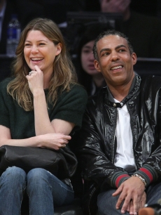 Ellen Pompeo and Chris Ivery at a Lakers game, March 2009
