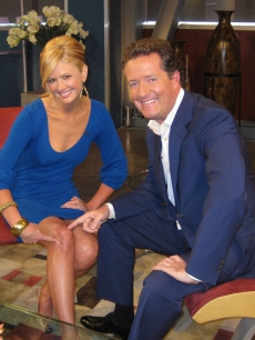 Nancy O’Dell and Piers Morgan point out her injured knee, April 23, 2009