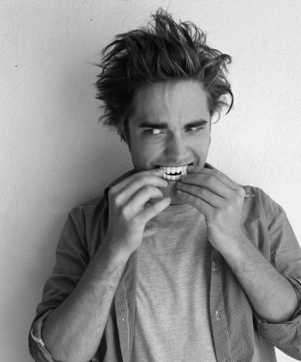 VMAN Outtake of Robert Pattinson with fangs!