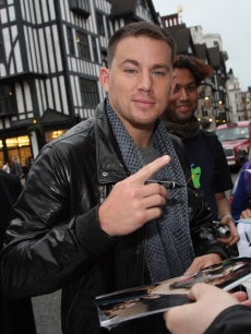 Channing Tatum signs autographs at a screening for his new film ‘Fighting’ on May 7, 2009 in London, England