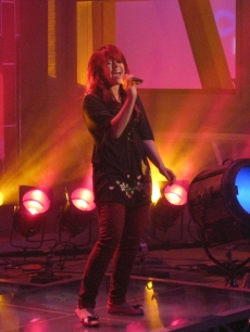 Allison Iraheta sings on the Access Hollywood set