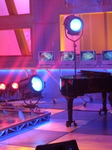 Allison Iraheta performs with accompanist Michael Orland on the Access set, May 8, 2009