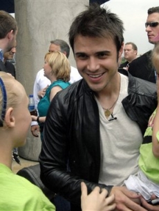 Kris Allen visits fans in Little Rock, Ark. as he goes on his hometown visit from ‘Idol,’ May 8, 2009