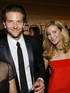 Julia Louis-Dreyfus, Bradley Cooper, Jennifer Westfeldt and Jon Hamm attend the White House Correspondents dinner, May 9, 2009