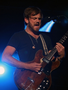 Caleb Followill from Kings of Leon rocks out at the KROQ Weenie Roast, Irvine, May 16, 2009 2