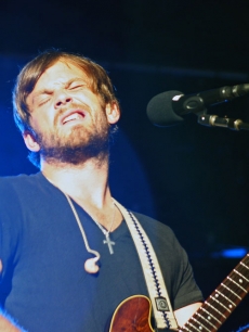 Caleb Followill from Kings of Leon rocks out at the KROQ Weenie Roast, Irvine, May 16, 2009