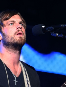 Caleb Followill from Kings of Leon rocks out at the KROQ Weenie Roast, Irvine, May 16, 2009