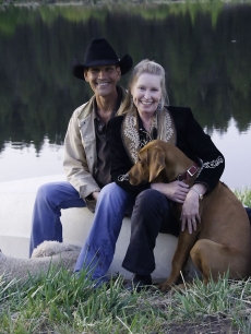 Patrick Swayze with his Lisa Niemi and their dogs Kumasai and Lucas
