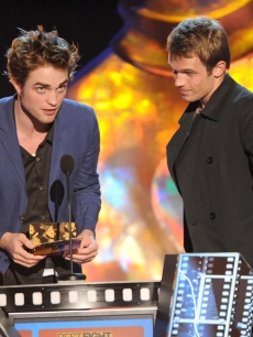 Robert Pattinson and Cam Gigandet on stage at the 2009 MTV Movie Awards