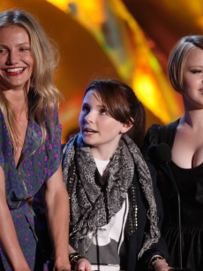 Cameron Diaz, Abigail Breslin, and Sofia Vassilieva present the Best Female Performance award onstage during the 18th Annual MTV Movie Awards